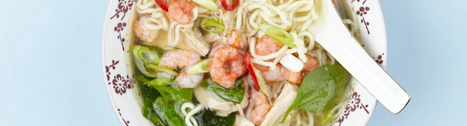 Miesoep met garnalen en limoen