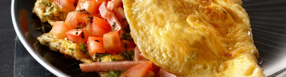 Kruidenomelet met ham en tomaat