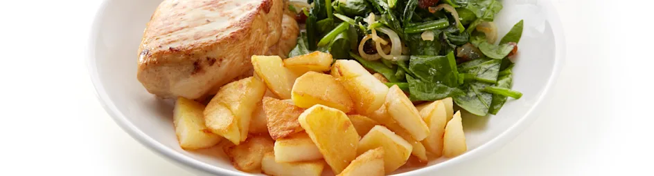 Kipfilet met spinazie, rozijnen en gebakken aardappelpartjes
