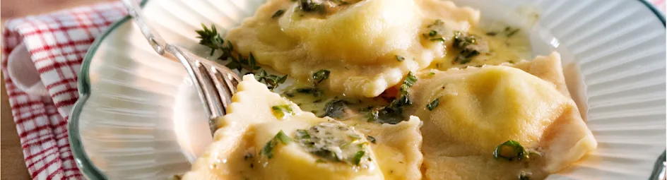 Kaasravioli met gepofte knoflook