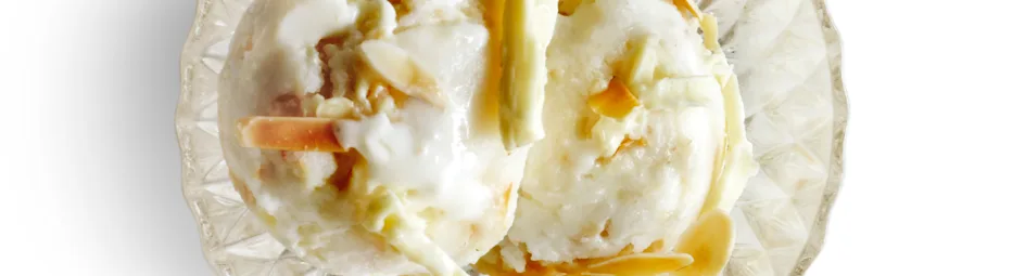 IJs met witte chocolade en amandel