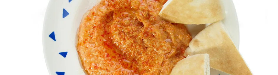 Humus van rode paprika