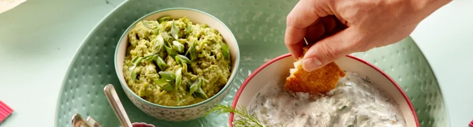 Humus met doperwten en koriander