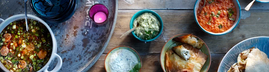 Hummus met feta en koriander