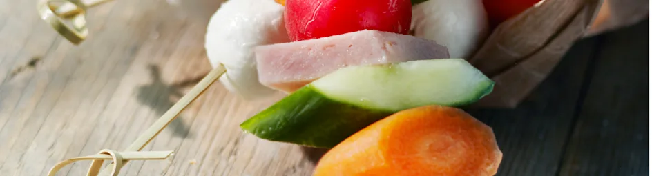 Groentenspiesjes met dipsaus