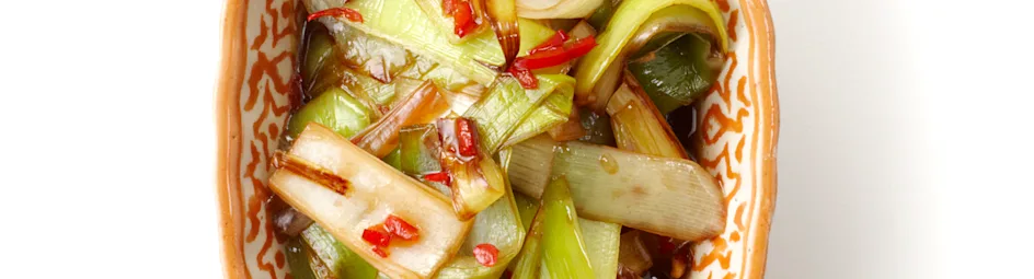 Gewokte prei met knoflook en oestersaus