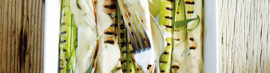 Geroosterde prei met mosterd-dragonsaus