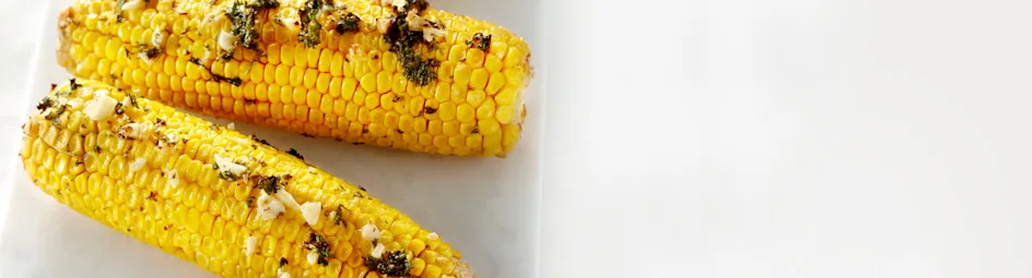 Geroosterde maïs met peterselieboter