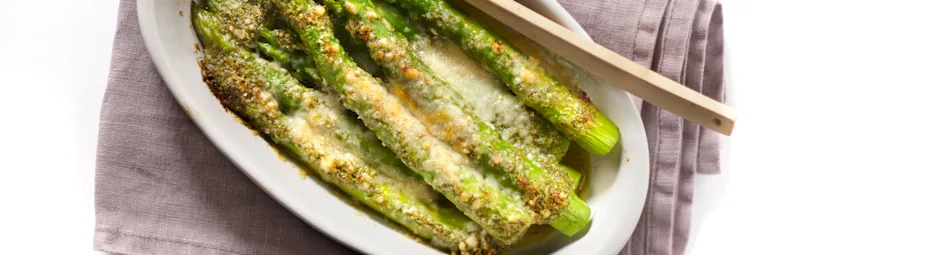 Geroosterde asperges met pestoboter en parmezaan
