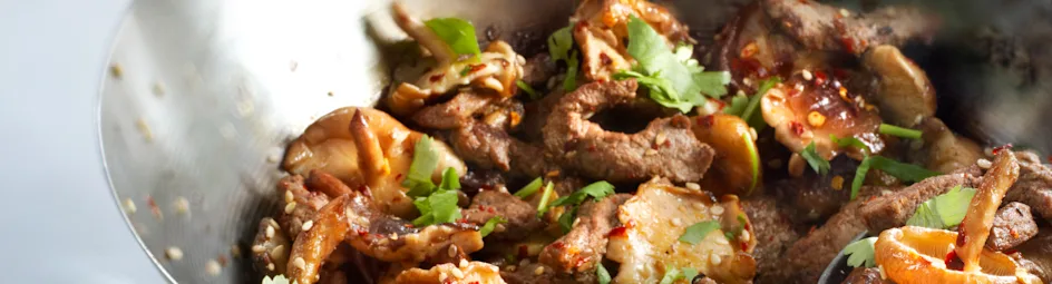 Geroerbakte biefstuk met shiitake en knoflook