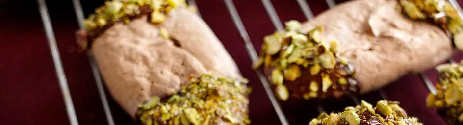 Chocolade-schuimkoekjes met pistache