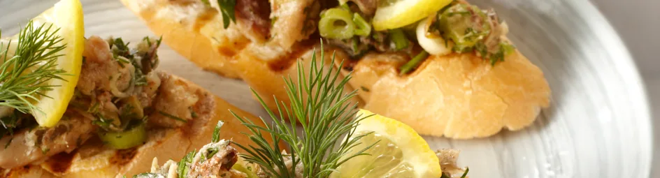 Bruschetta met sardientjessalade