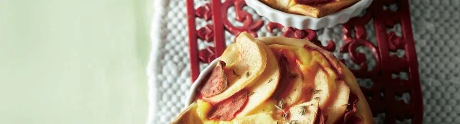 Bladerdeegtaartjes met peer en geitenkaas