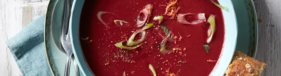 Bietensoep met gember en kokosmelk
