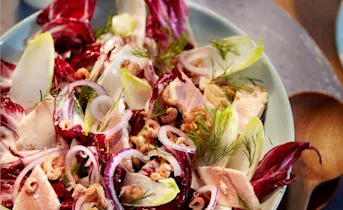 Salade met gerookte forel en Hollandse garnalen