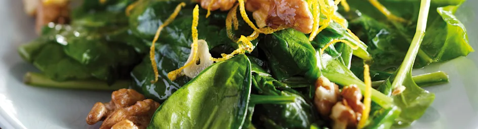 Roergebakken spinazie met walnoten