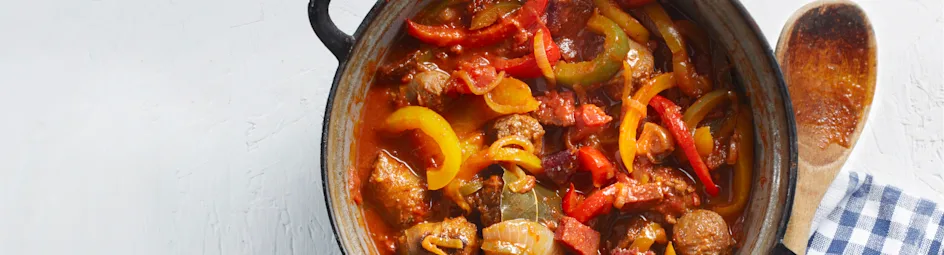 Snelle goulash met paprika en worst