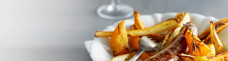 Pompoen en pastinaak met worst van de ovenplaat