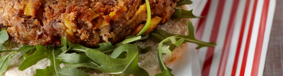 Pittige linzenburger met komkommeryoghurt