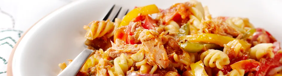 Pasta met tonijn en geroosterde groenten