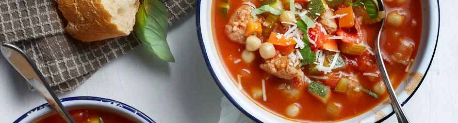 Minestronesoep met risotto en worst