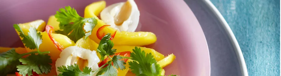 Mangosalade met gember, koriander en rode peper