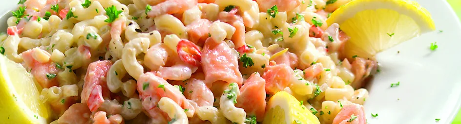 Macaroni met zalm, garnalen en room