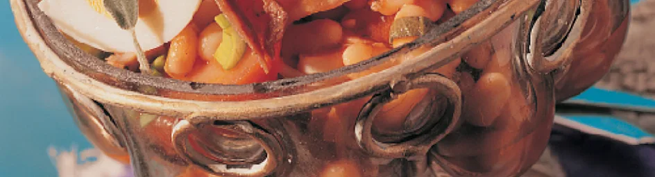 Maaltijdsalade met witte bonen, tonijn en tomaat