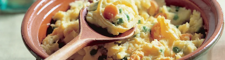 Hutspot van ui, wortel, doperwtjes en kerrie