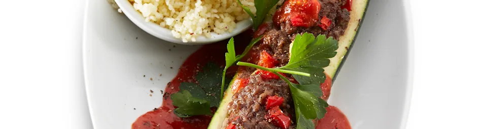 Gevulde courgette met gehakt en paprika