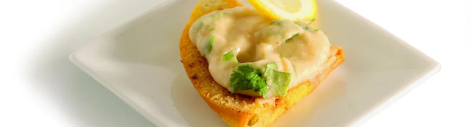 Geroosterde pitapuntjes met hummus