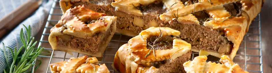 Gehakt pie met rozemarijn en appel