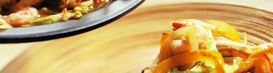 Garnalen en groenten uit de wok