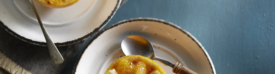 Geroosterde sinaasappel met kaneel