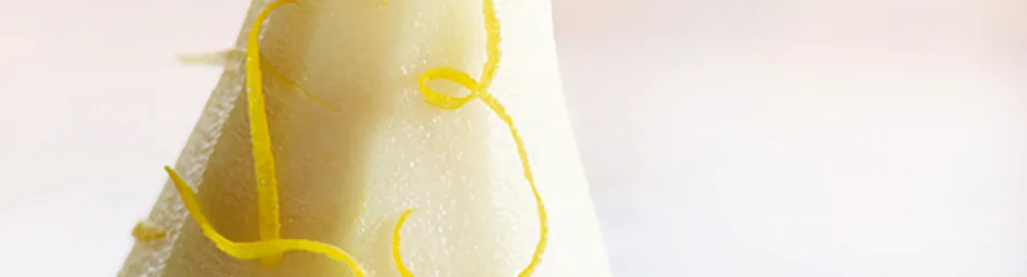 Gepocheerde peer met vanillericotta