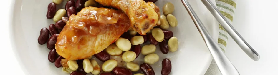 Pikante drumsticks met bonen