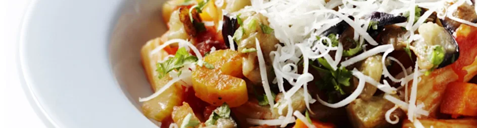 Pasta met tomaten-auberginesaus