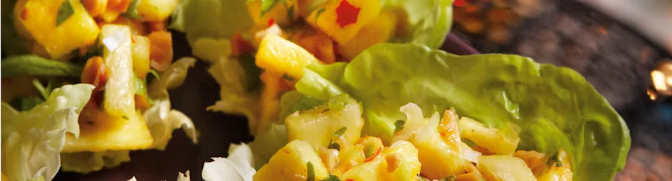 Slablad met Thaise pindasalade