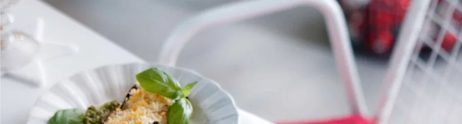 Gegratineerde auberginerolletjes met ricotta en rode pesto