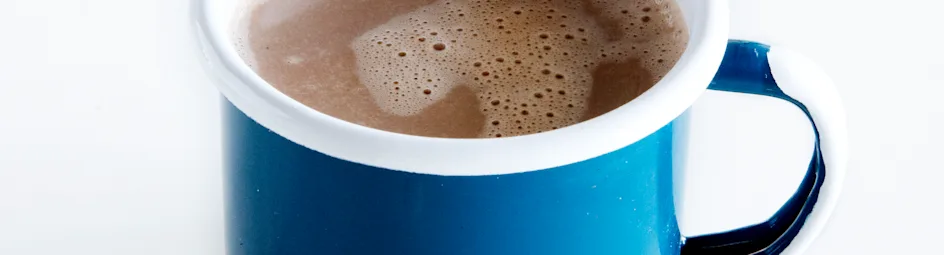 Pure-chocolademelk met kaneel