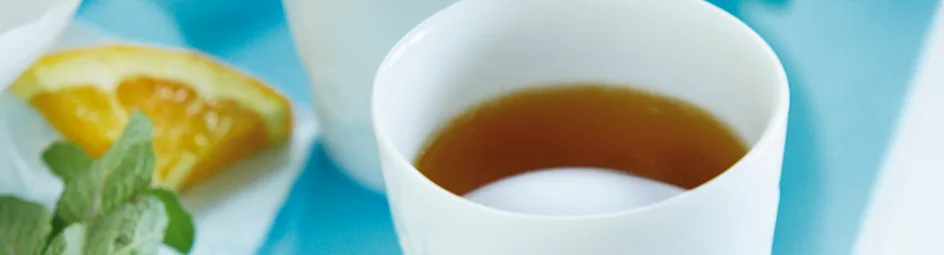 Sinaasappel-muntthee