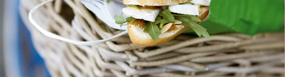 Stokbroodje brie met gekruide abrikozenspread