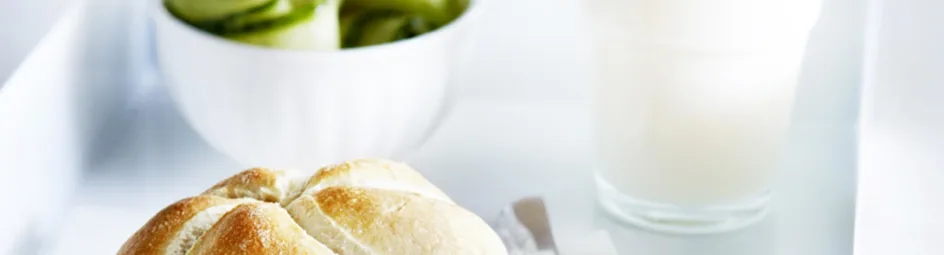 Kaiserbroodje met dillemascarpone en gerookte zalm