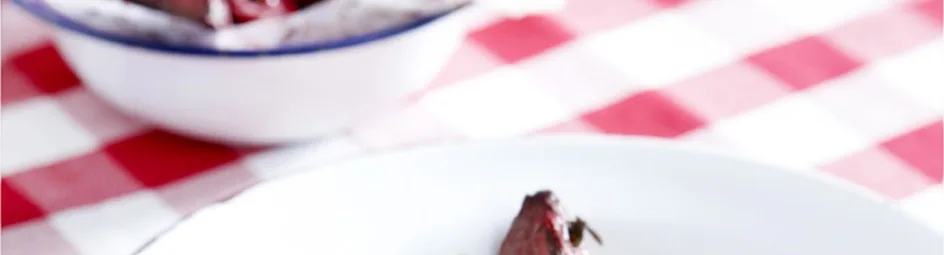 Ribkarbonade met peterselie en geroosterde bieten