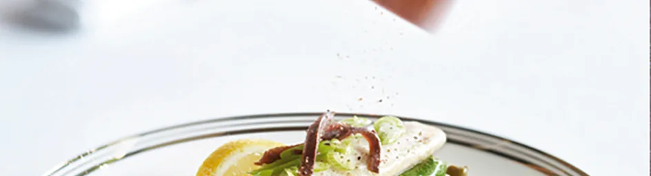 Tilapiasandwich met courgette en ansjovis-kappertjesjus