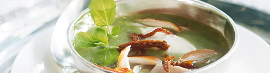 Waterkerssoep met gerookte kip