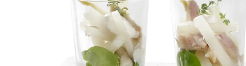 Amuse van witte asperge met gerookte forel