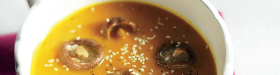 Geroosterde pompoensoep met shiitake en sesam