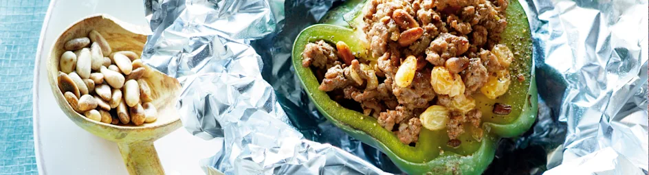 Gegrilde en gevulde paprika's