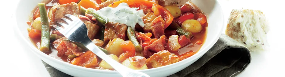 Goulash met krieltjes en kruidenroom
